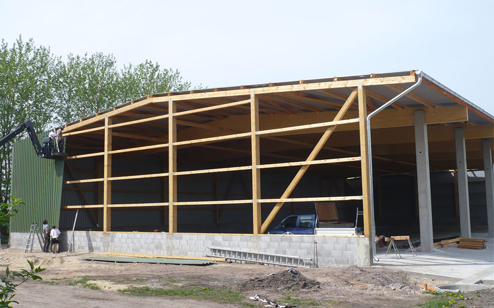 Hallenbau als Bürogebäude oder Produktionshalle oder Landwirtschaftshalle - Linke Dachdeckerei GmbH Mecklenburg